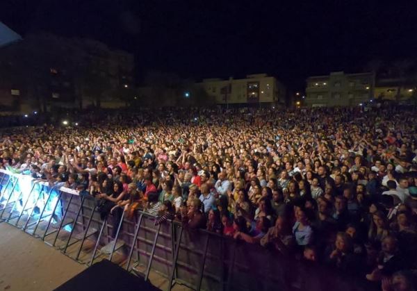 Unas 12.000 personas vibran con la techno rumba en la fiesta de la Primavera Deportiva de Vícar
