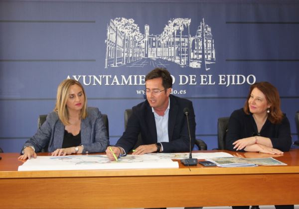 El alcalde de El Ejido y la consejera de Fomento trabajan en agilizar la modificación del POTPA