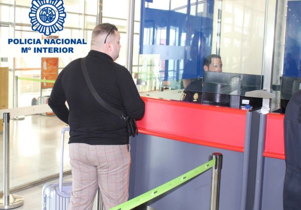 La Policía Nacional detiene en el puerto de Almería a un fugitivo que pretendía huir a Marruecos