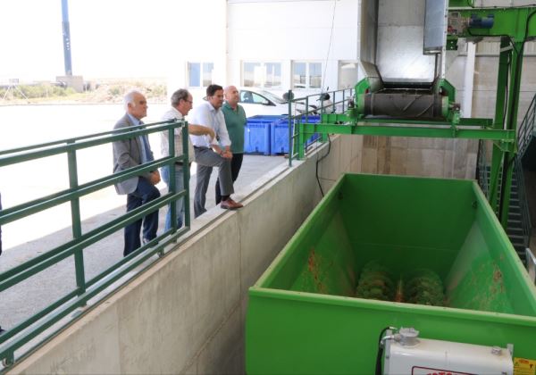 La planta de Frutilados realiza las primeras pruebas de transformación de los restos vegetales en alimento para el ganado