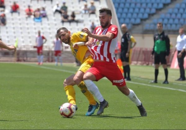 El Almería empata sin goles ante el Alcorcón en casa