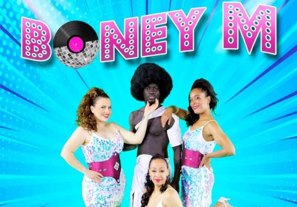 Un tributo a Boney M con un espectáculo de música y baile en directo en Adra