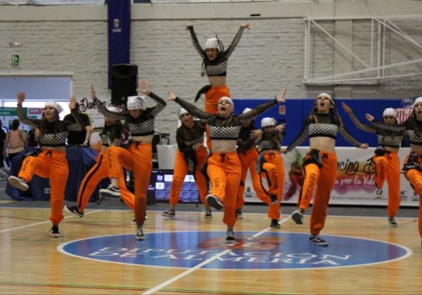 Más de mil personas bailan contras las adicciones en el 'Dancing Day' de Proyecto hombre