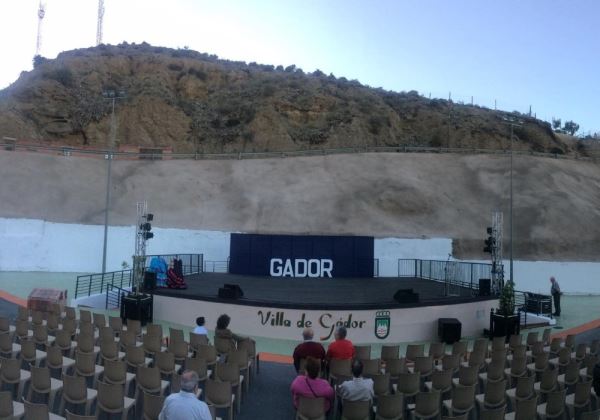 Los gadorenses estrenan un renovado Auditorio al aire libre para las noches de verano