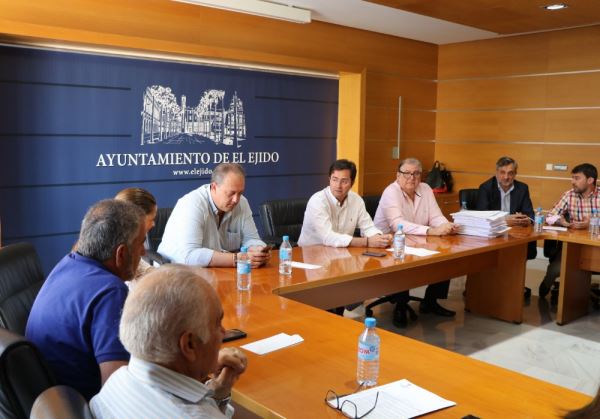 El gobierno local de El Ejido adjudica un contrato para el mantenimiento de caminos rurales del municipio por 90.000 euros
