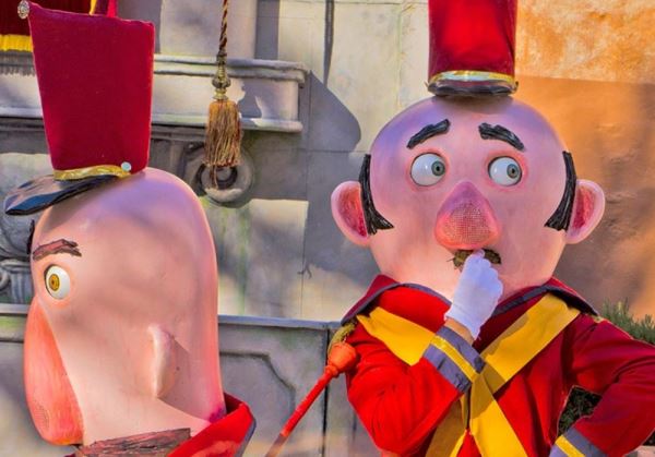 El Festival de Teatro de El Ejido entra en su recta final con representaciones de calle y obras tan esperadas como 'Las Princesas del Pacífico'