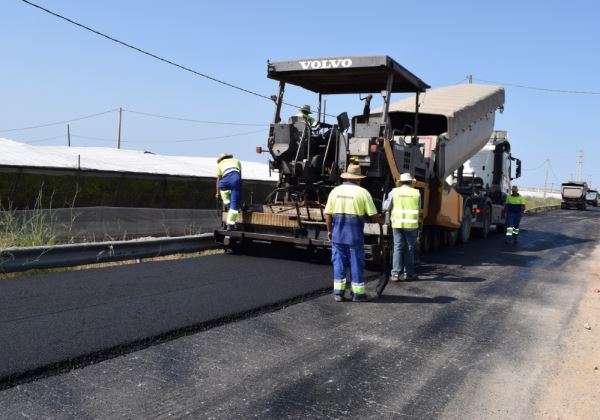 Finalizan las obras de pavimentación de cinco caminos municipales en Vícar