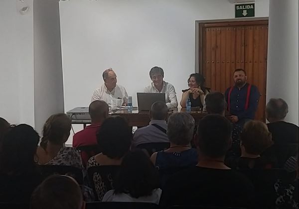 La escritora abderitana Carmen Lorenzo presenta 'El crimen de la casa de las Cuatro Torres'