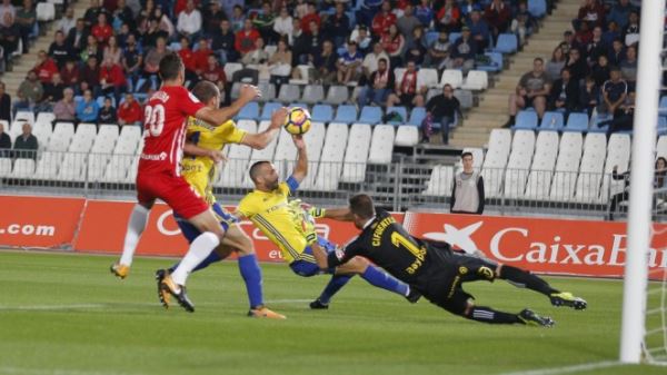 La derrota de la UD Almería por 0-2 frente al Cádiz lo mete en descenso