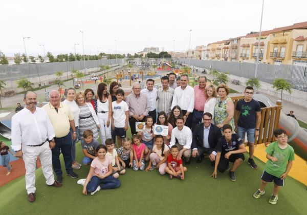 Diputación y Vícar inauguran el Parque de la Infancia tras 1.423.0000 euros de inversión provincial