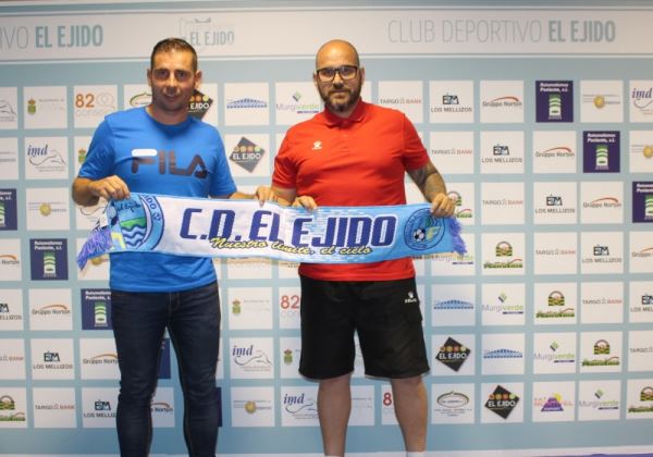 El CD El Ejido presenta a Óscar García Poveda como nuevo entrenador del equipo masculino de Futsal
