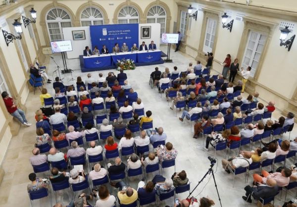 Diputación homenajea al pintor Julio Visconti, el maestro de la luz y el color de la provincia de Almería