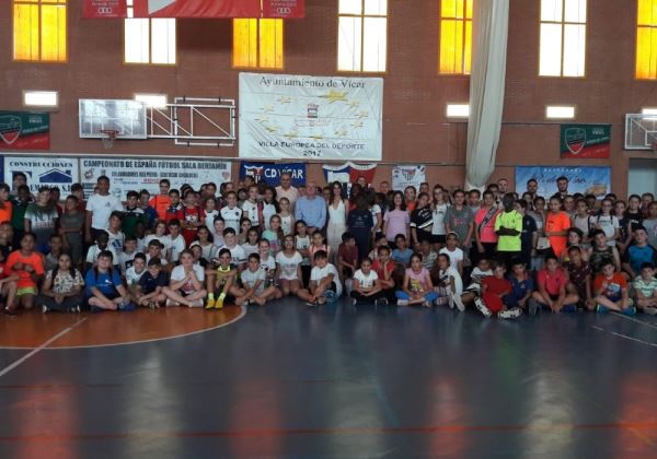 Alrededor de 200 menores participan en el II Torneo de Juegos Escolares Intercentros de Vícar