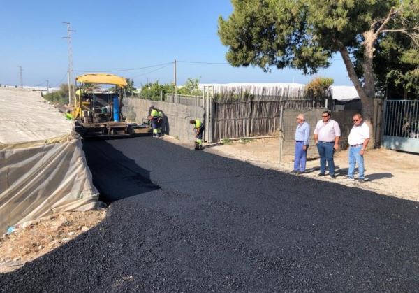 Finalizan las obras de asfaltado del camino rural de Laimund en El Ejido