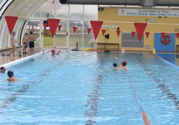 Regresan los cursos de natación a la piscina municipal de La Cabañuelas