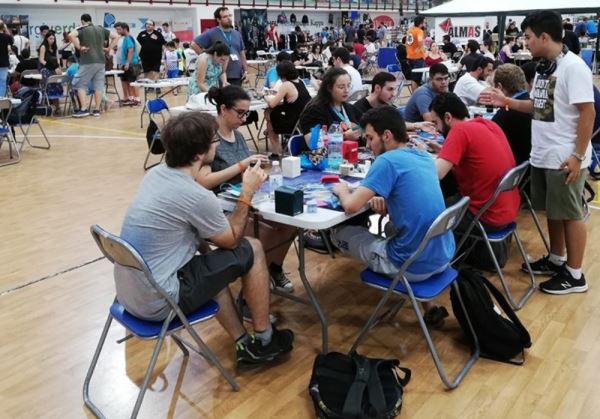 El Palacio de los Deportes de Vícar quedó encantado con la mágia de 'Ex Mundi'