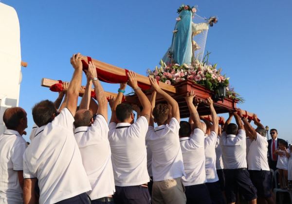 Balerma y Almerimar procesionan a su Virgen del Carmen