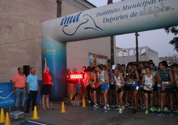 Cerca de medio millar de runners recorren Balerma en su Carrera Nocturna