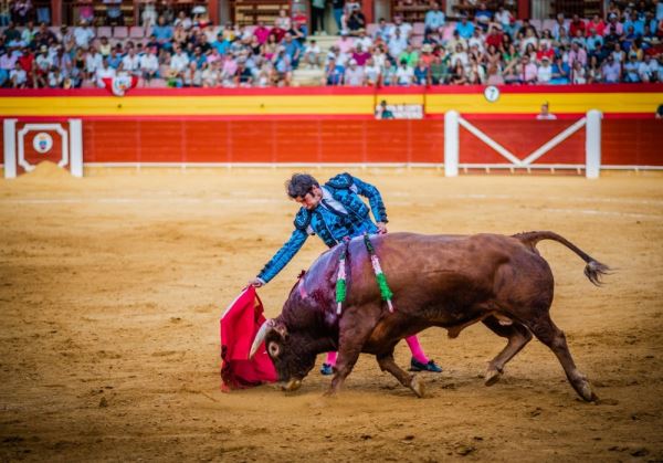 Triple puerta grande en la primera tarde de Santa Ana para El Fandi, Castella y Cayetano