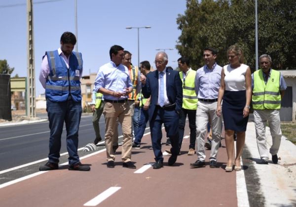 Mejora el acceso a Roquetas y la conexión de cuatro de sus barriadas