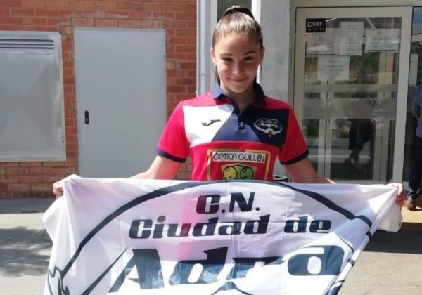 Natalia Padilla, del Club de Natación 'Ciudad de Adra', mejora sus tiempos en el VII Campeonato de España Alevín