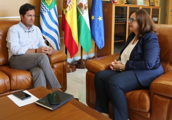 El alcalde de El Ejido se reúne con la nueva gerente de Distrito Sanitario de Poniente