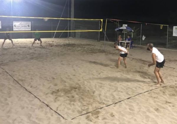 Berja vive este fin de semana el II Torneo de 24 horas de voley playa