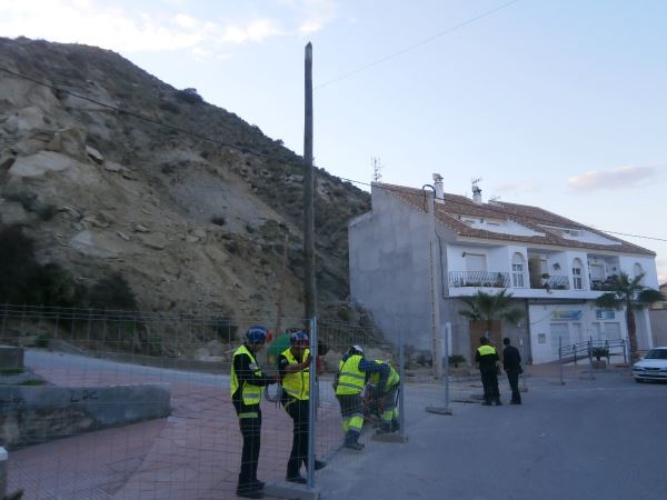 Los desprendimientos tienen los días contados en el cerro de Las Lomas en Zurgena