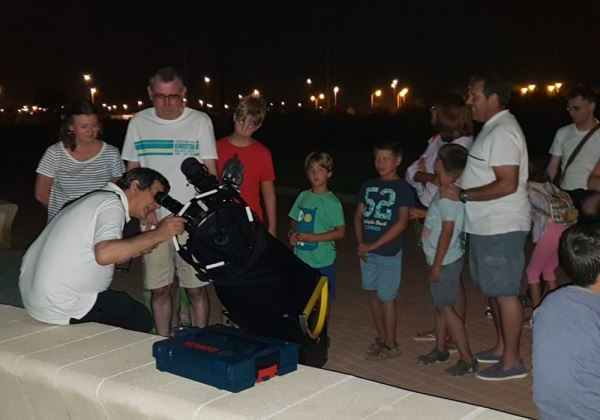 Almerimar disfruta de una noche de estrellas