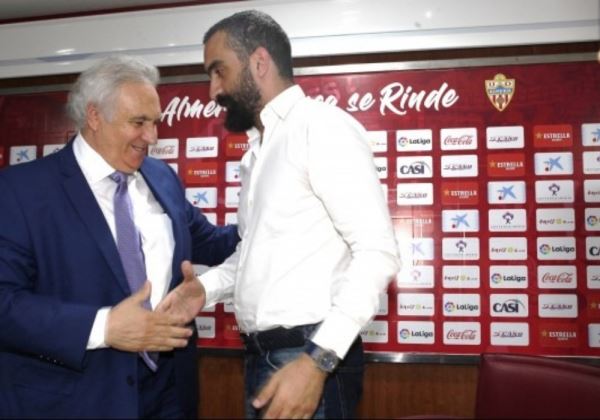 El Almería oficializa el traspaso de poderes en la entidad