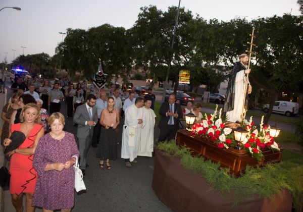 Santo Domingo de Guzmán procesiona por las calles de Santo Domingo en El Ejido