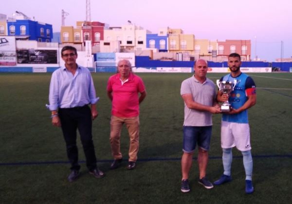 El CD El Ejido se adjudica el Trofeo de Feria de Adra