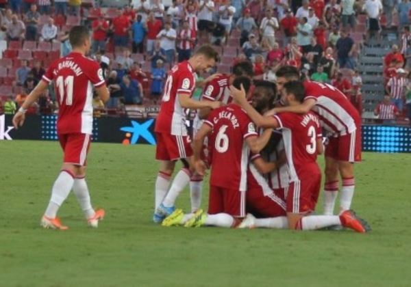 La UD Almería se impone 3-0 al Albacete en el primer partido de liga