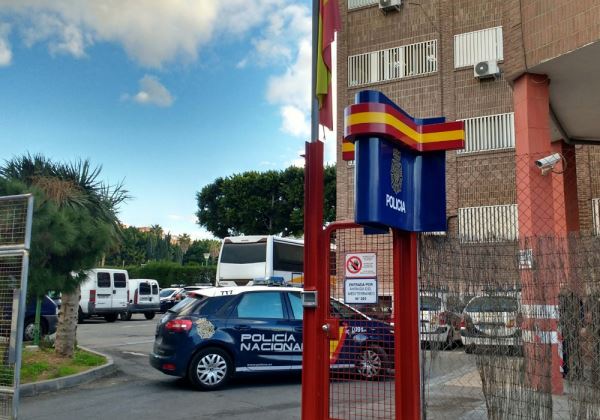 La Policía Nacional detiene in fraganti a un hombre cuando robaba en un bar del campus universitario