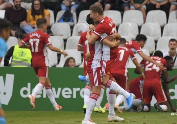 La UD Almería empata ante el Racing de Santander en el descuento