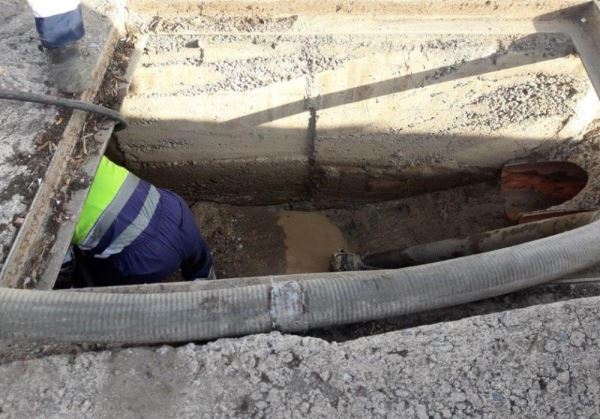 En marcha los trabajos de limpieza y acondicionamiento de imbornales en las zonas urbanas de El Ejido