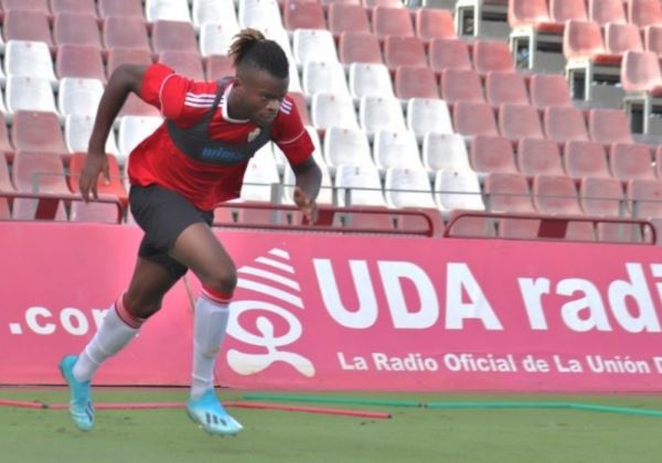 Ari Nkaka deja de pertenecer a la primera plantilla de la UD Almería