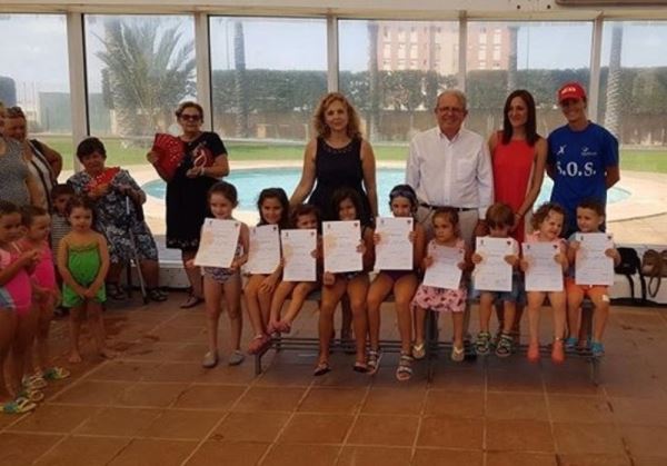 Vícar abre el plazo de inscripción  a los cursos de natación para este curso 19/20
