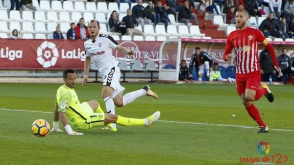 La UD Almería pierde ante el Albacete 2-0 y continua en puestos de descenso