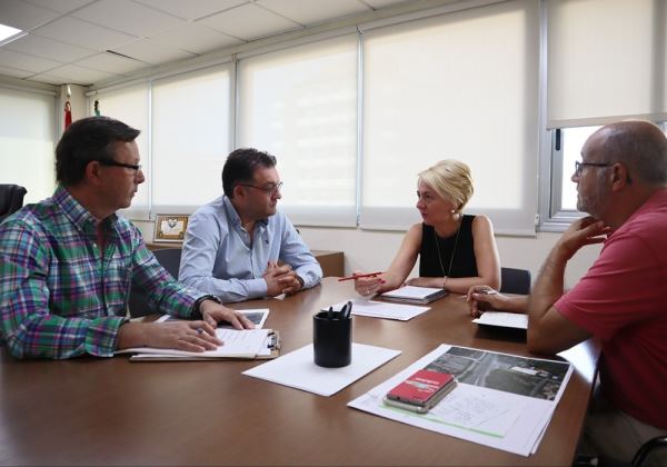 El alcalde de Berja traslada a la Junta la necesidad de los puentes sobre las ramblas de Alcaudique y Benejí