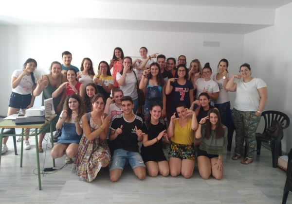 Más de cien jóvenes se forman en inglés y lengua de signos en Albox, Antas y Vélez-Blanco