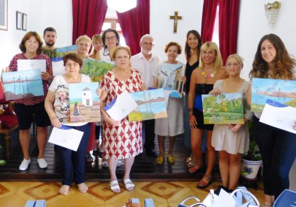 Mujeres de Canjáyar se forman en pintura a través del Taller Carmen de Burgos
