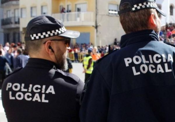 Policía Local de Adra se suma a la Campaña Especial sobre distracciones al volante de la Dirección General de Tráfico