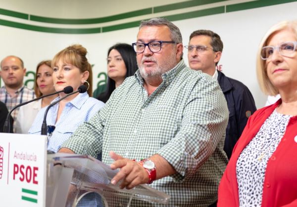 El PSOE acusa a Amat de 