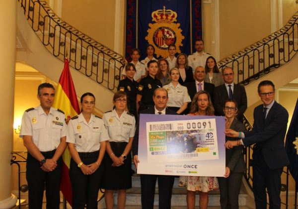 El cupón de la ONCE celebra el 40 aniversario de la incorporación de la mujer a la Policía Nacional