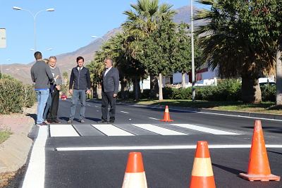 El Ayuntamiento de El Ejido pavimenta y señaliza la Avenida de Ciavieja