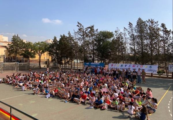 El CEIP Tierno Galván y el CBM Cantera Sur El Ejido arropan a las 'Guerreras' y animan a la Selección Española