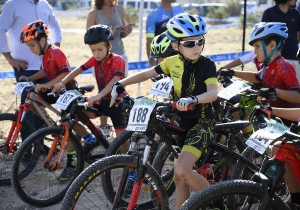 El II Rally BTT XC Costa de Almería reúne a más de 100 ciclistas en La Molineta