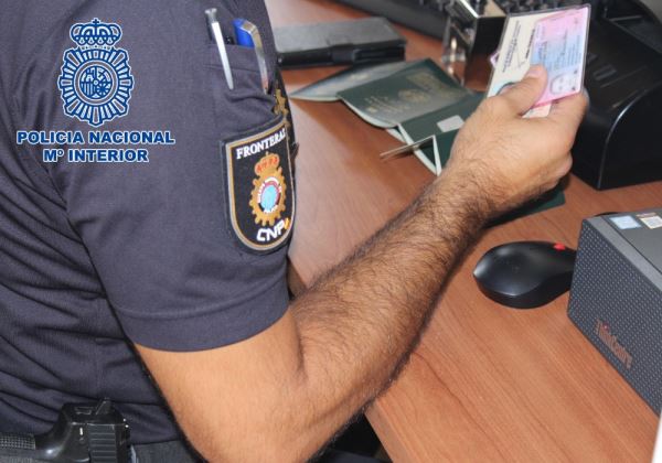 La Policía Nacional en Almería forma sus agentes de fronteras en la utilización y manejo de  INSPEC-8