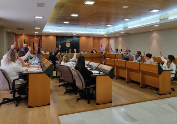 El Pleno de El Ejido aprueba una moción que garantiza la protección de las víctimas de la violencia machista en el municipio